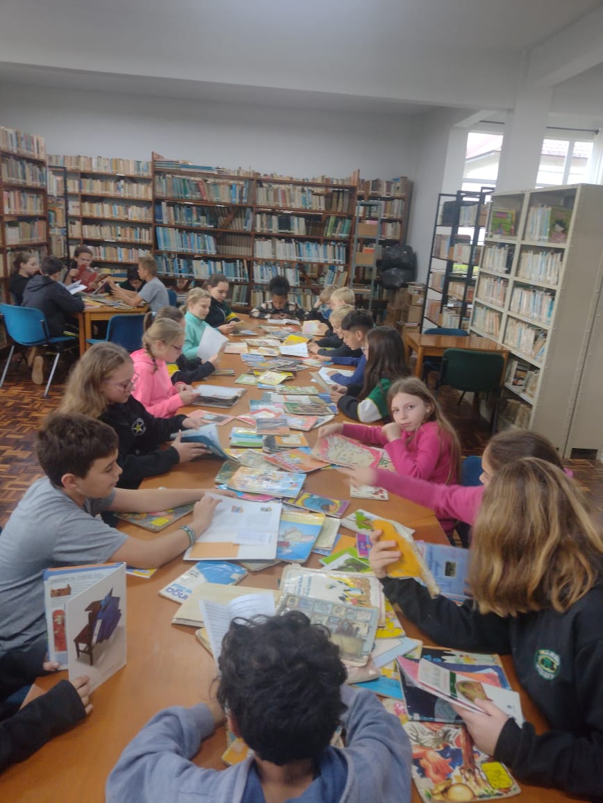 As dinâmicas realizadas têm incentivado os alunos a buscarem cada vez mais novos títulos de autores brasileiros