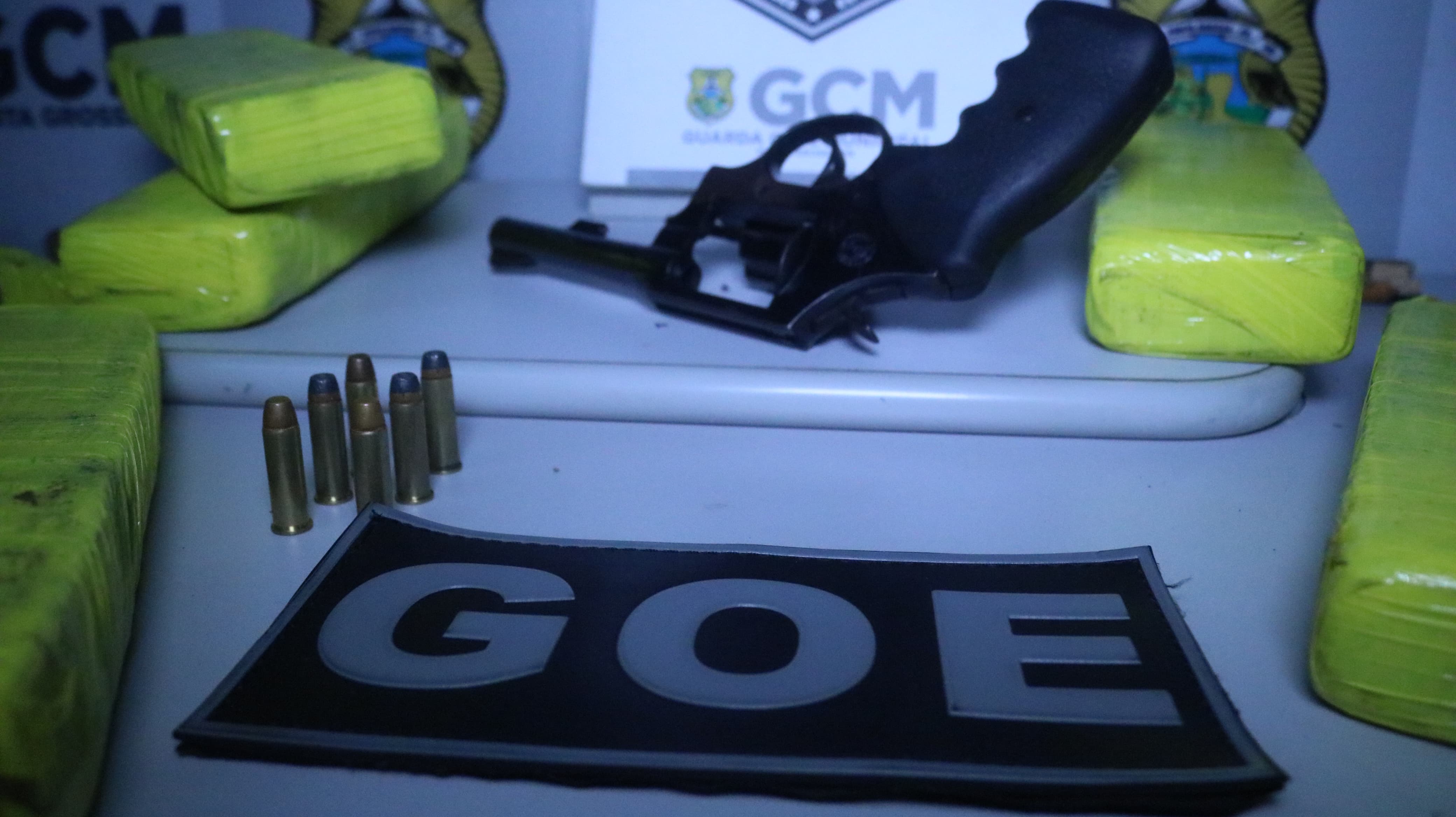 Ação da GCM apreende grande quantidade de maconha e um revólver