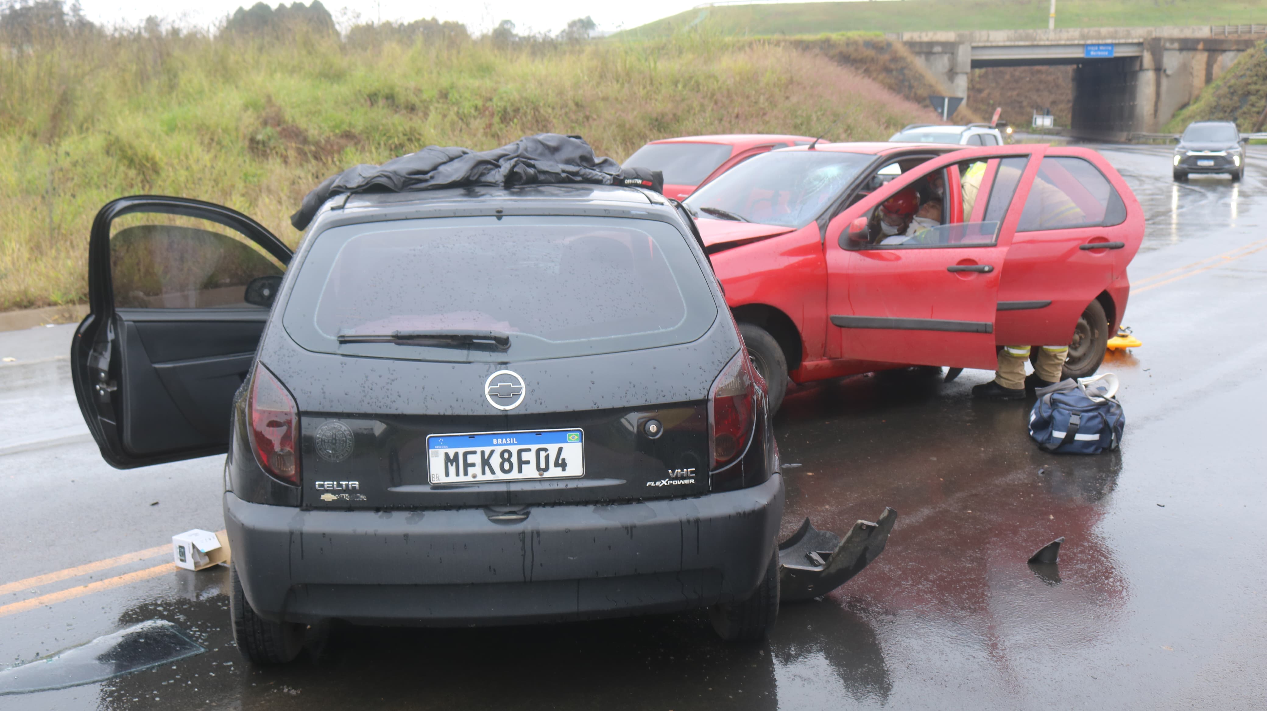 Acidente envolveu um Fiat Palio e um Chevrolet Celta