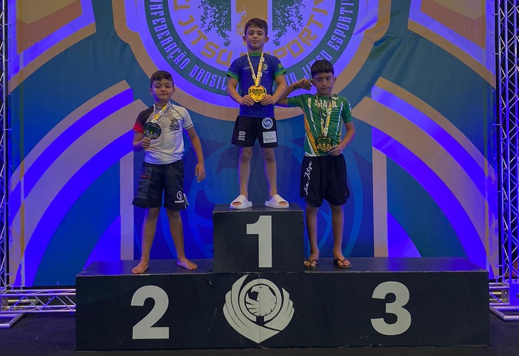 Arthur Miguel Bueno Rodrigues Neves, de apenas 8 anos, conquistou duas medalhas