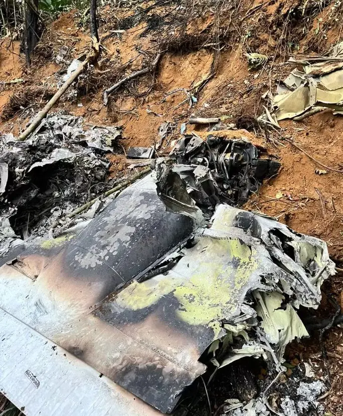 Destroços do avião encontrado na madrugada desta terça (4)