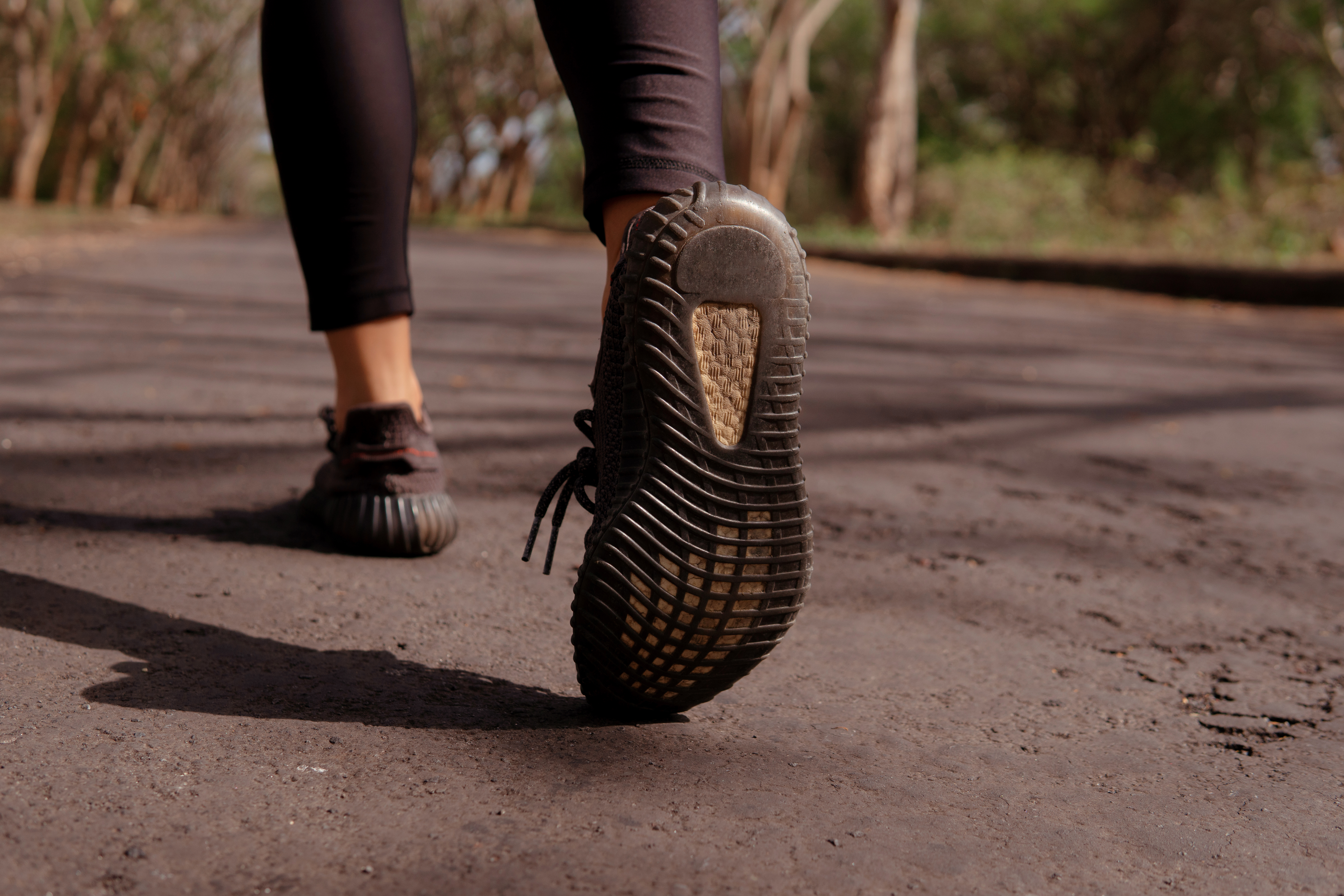 A investigação mostra que a caminhada regular é um tratamento eficaz para combater a dor na lombar