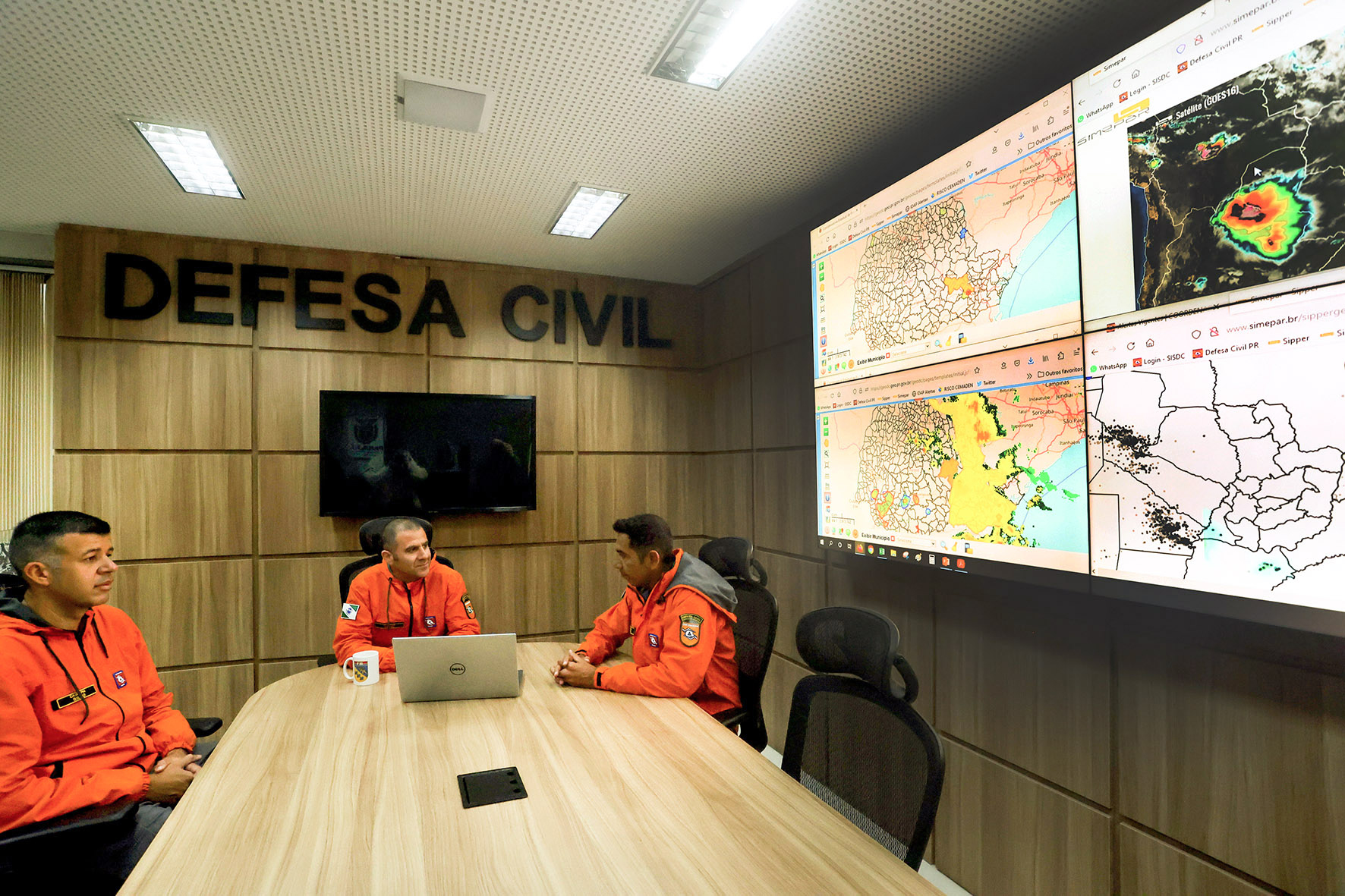 Equipe da Defesa Civil afirma realizar pesquisas e analisar riscos dos municípios da região