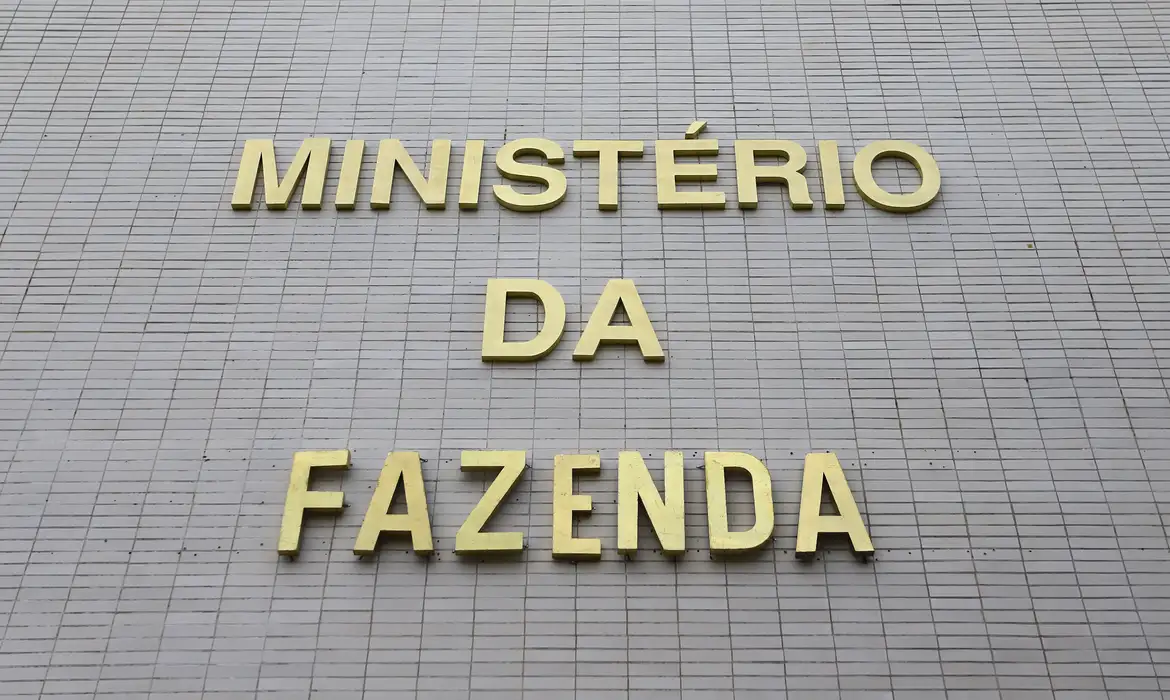 O Ministério informou que uma portaria editada pela pasta no fim de junho adiou, para 28 de outubro, o prazo para a conclusão do sistema