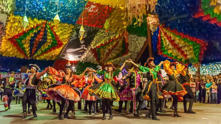 A festa junina é uma celebração católica a três santos: São João, o mais popular e venerado durante esta época, Santo Antônio e São Pedro