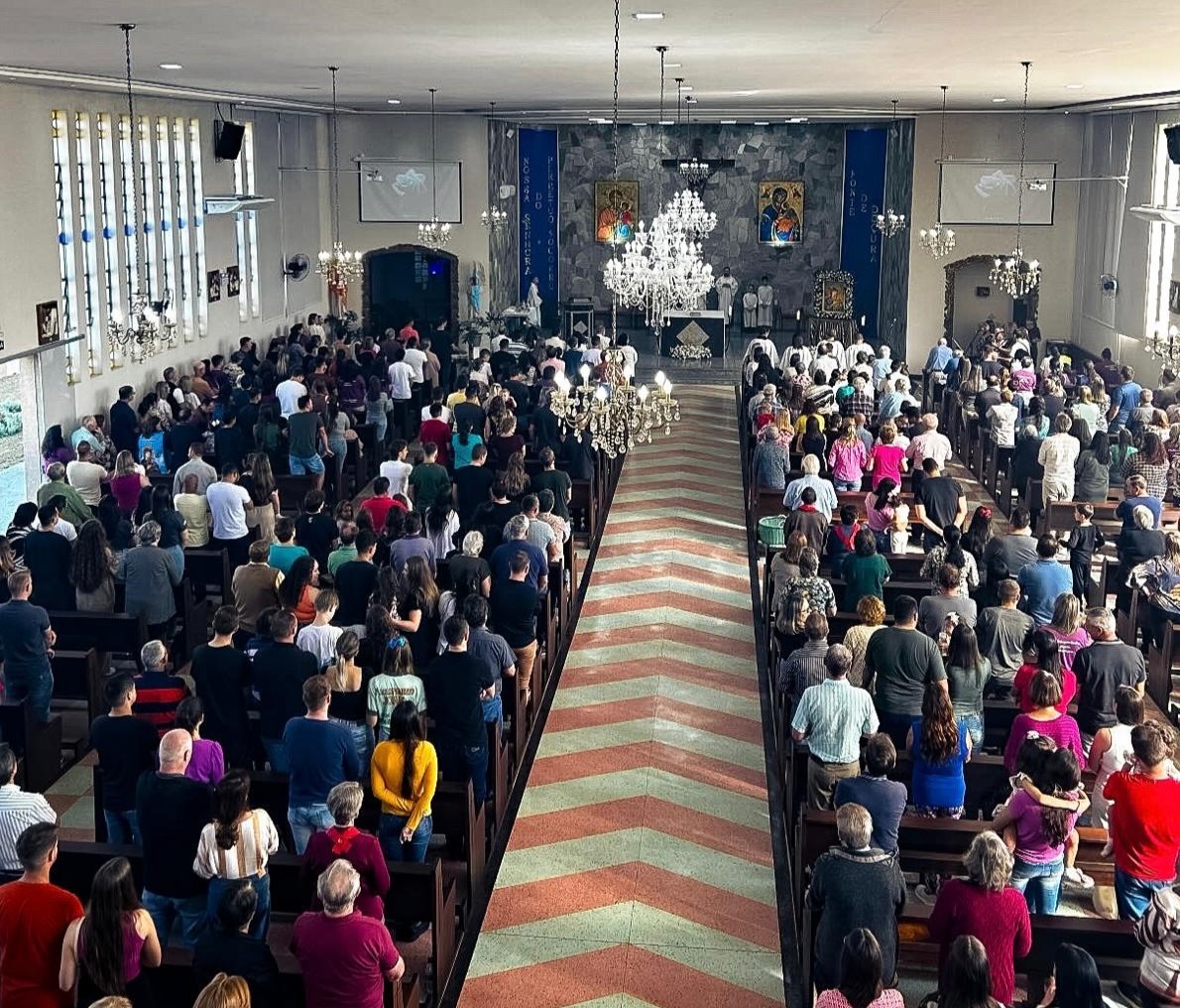 Cada uma das paróquias vem celebrando a santa ao longo dos últimos dias.