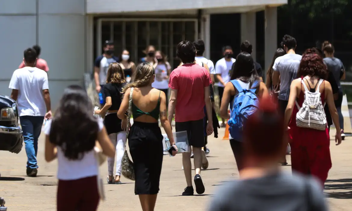 O Ministério da Educação (MEC) está oferecendo, no Paraná 15.469 bolsas para o Programa Universidade para Todos (Prouni)