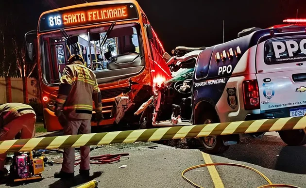 O acidente aconteceu por volta das 22h30, na Rua Professor Francisco Basseti Júnior