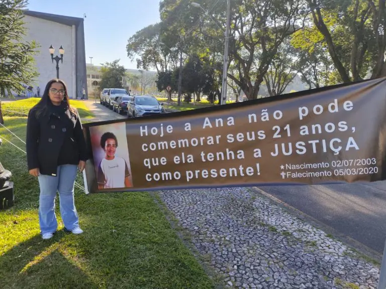 Karoline Fernanda de Souza Machado lamenta morta da irmã e da sobrinha