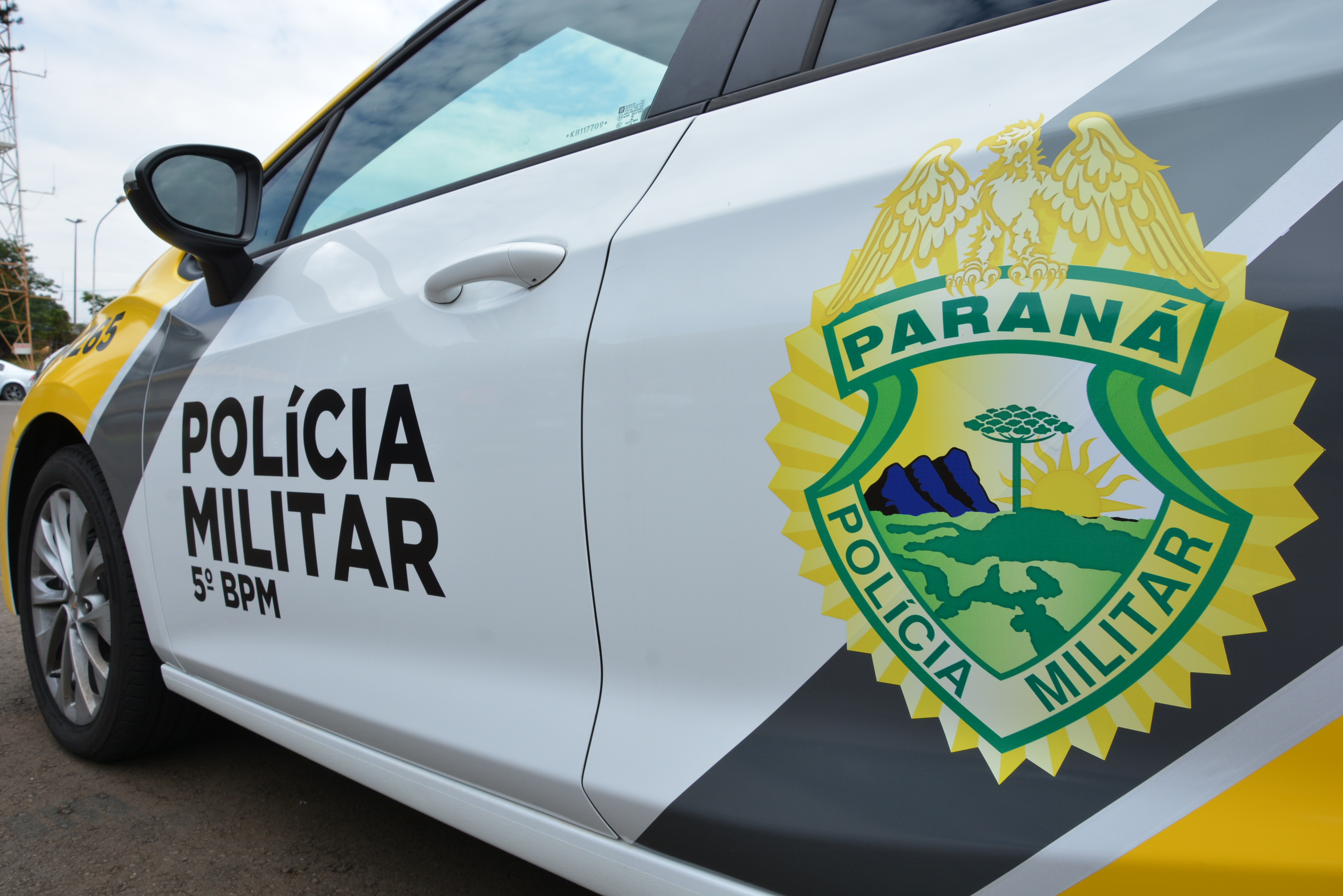 Equipe da Polícia Militar encaminhou o suspeito de agredir as irmãs para a delegacia