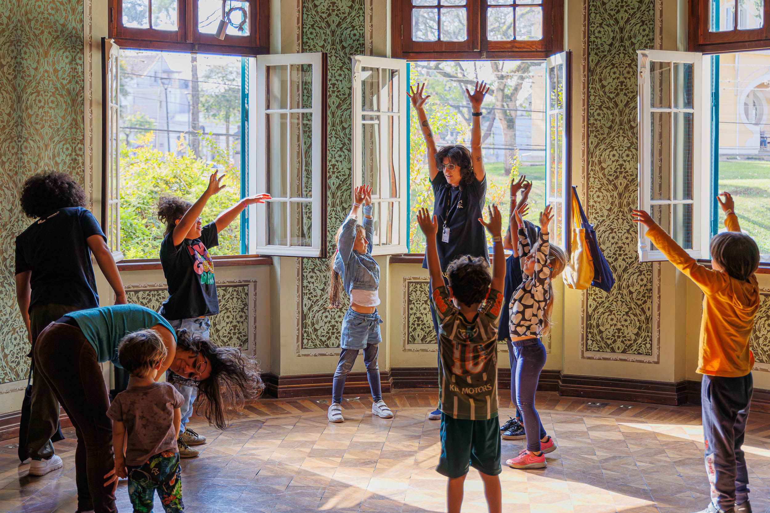 Crianças e adolescentes podem aproveitar programação intensa e gratuita no Museu Paranaense em julho.