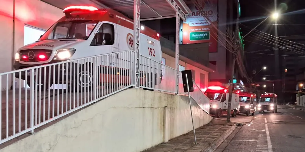 Ambulâncias ficaram paradas por algum tempo no local