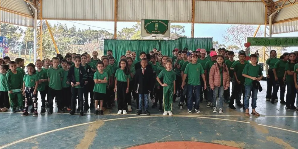 O evento teve como intuito homenagear todos os envolvidos na vida escolar das crianças