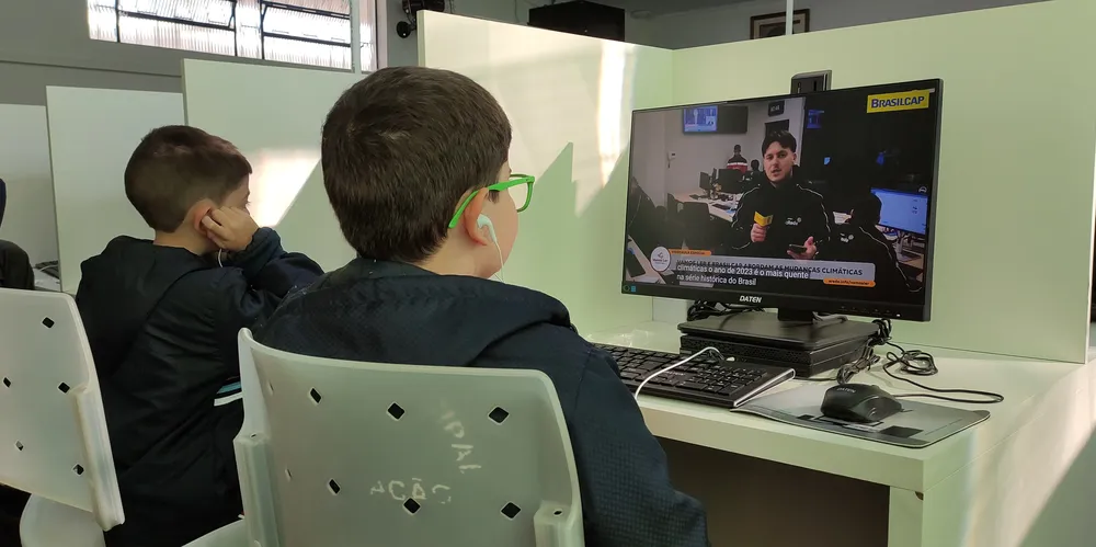 Laboratório de informática foi palco de investigação do tema