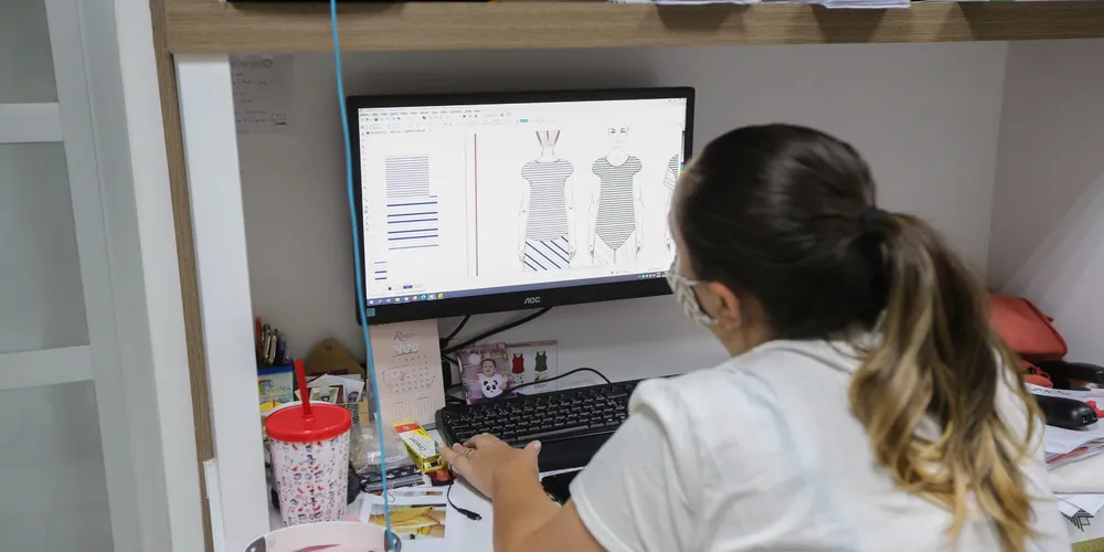 Com 4 milhões de domicílios conectados, 9 em cada 10 casas do Paraná acessa a internet