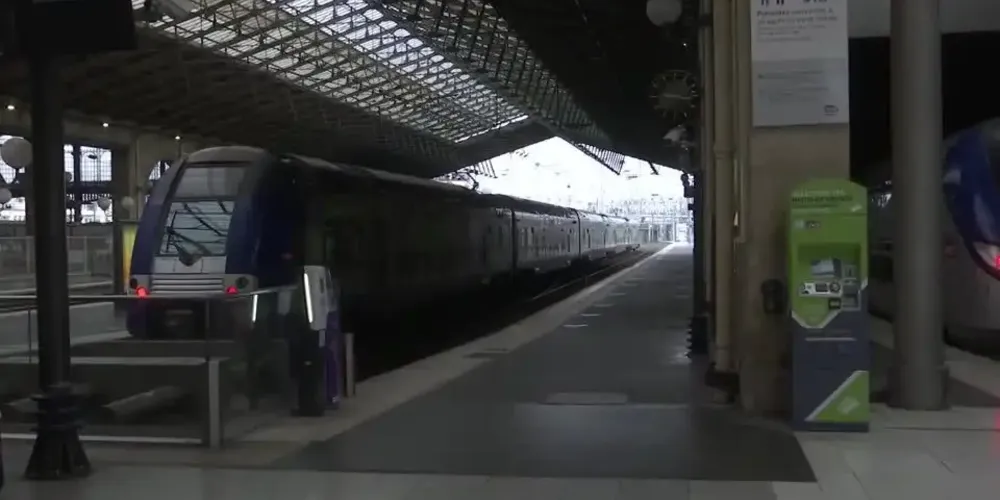 O Rémi Train Centre Val de Loire disse que as viagens em suas linhas ferroviárias seriam interrompidas pelo menos até segunda-feira (29)