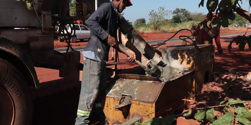 Entre as vagas, há oportunidade para servente de obras