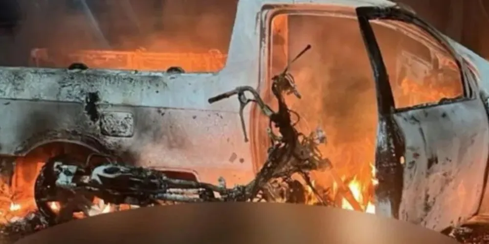 O autor do crime colocou os corpos em um veículo Volkswagen Saveiro.