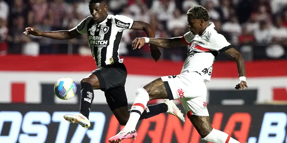 Jogo acontece no estádio Nilton Santos