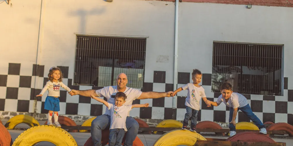 Fellipe Vargas e seus filhos Lucca, Theo, Gael e Liz Maria
Vargas ( Dia dos Pais 2024).