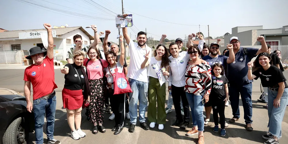 Aliel Machado (PV) esteve em vilas da cidade para se aproximar dos eleitores