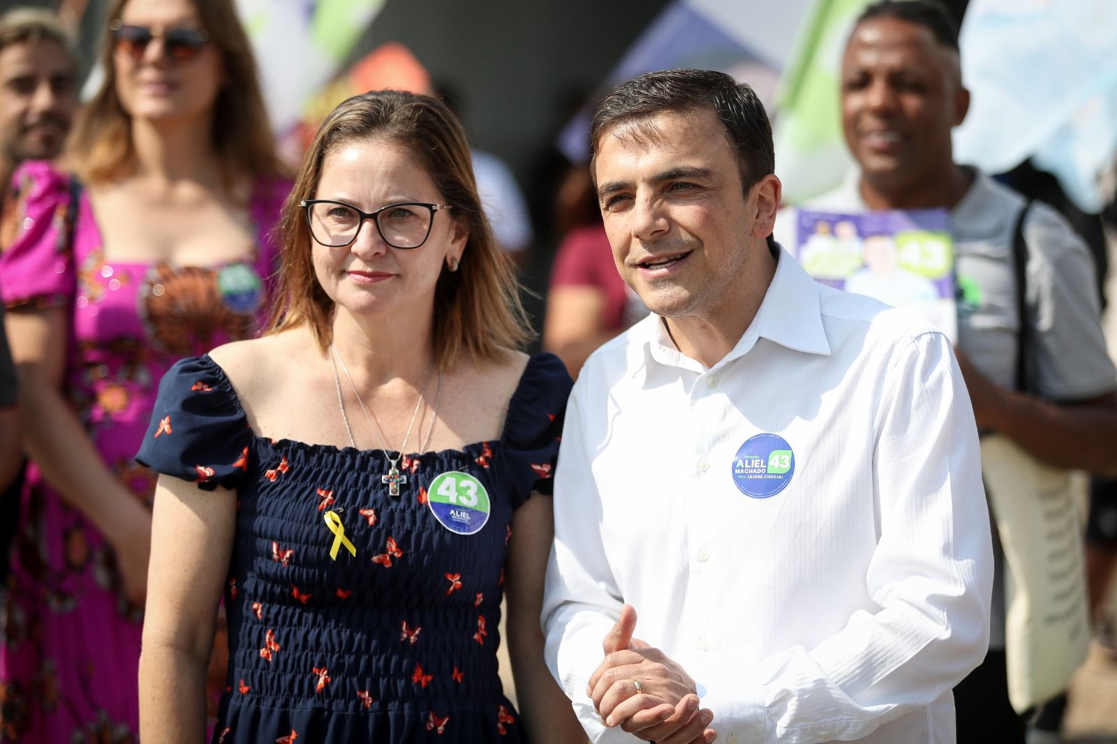 Aliel Machado (PV) e Liliane Chociai (PSB) durante ação de campanha, no Parque Ambiental