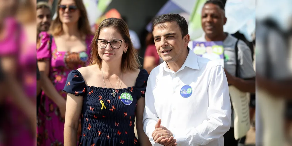 Aliel Machado (PV) e Liliane Chociai (PSB) durante ação de campanha, no Parque Ambiental