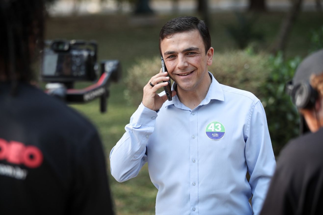 Aliel Machado (PV) durante gravação de programa eleitoral