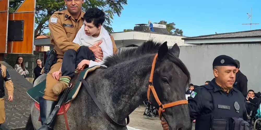 Visita aconteceu na manhã desta sexta-feira (19), na sede da associação civil