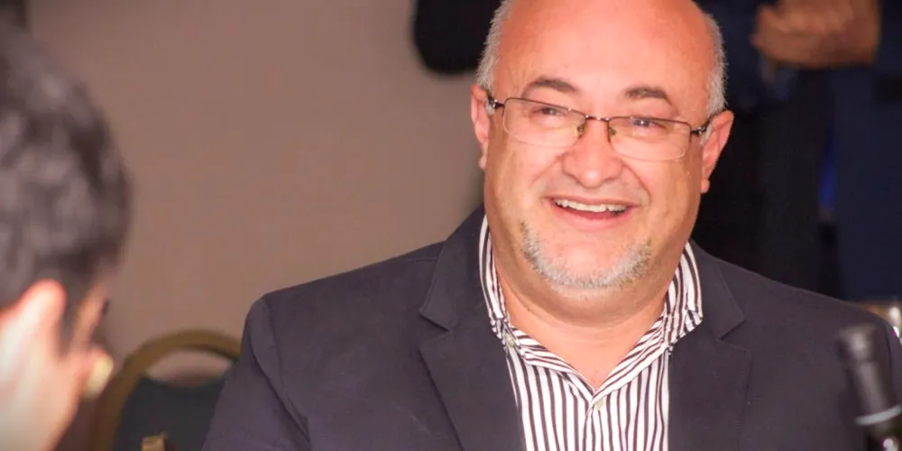 Abraham Lincoln Calixto assumiu a cadeira da Academia