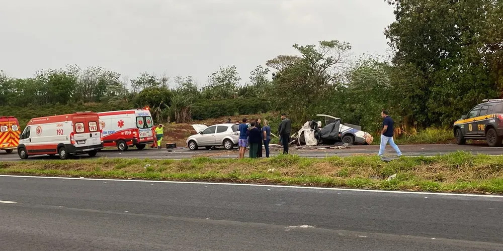 A Polícia Rodoviária Federal (PRF) investiga as causas do acidente