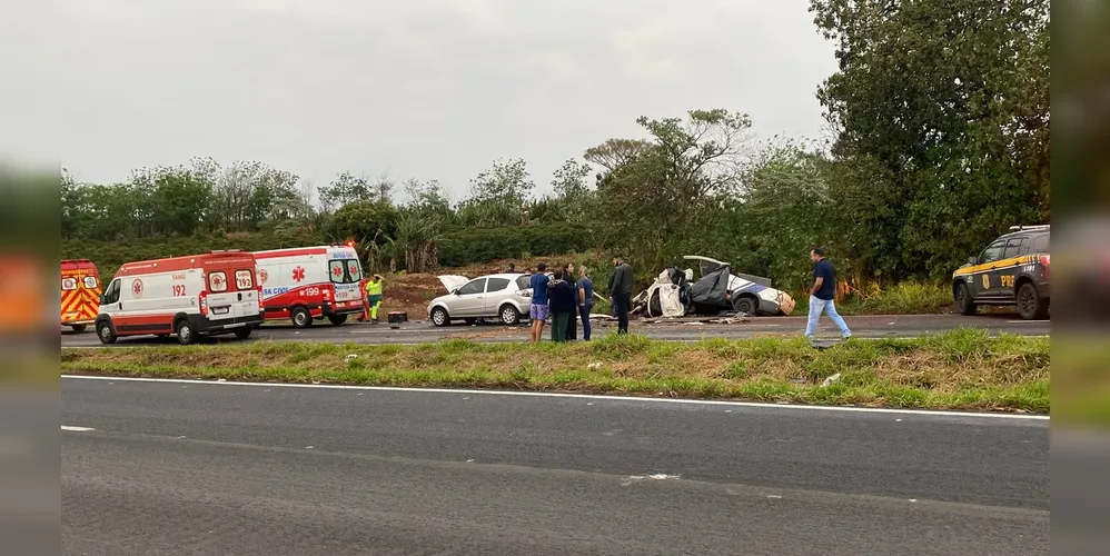 A Polícia Rodoviária Federal (PRF) investiga as causas do acidente