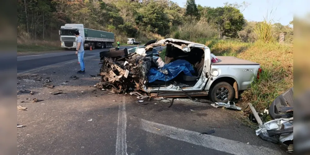 Motorista da caminhonete morreu no local