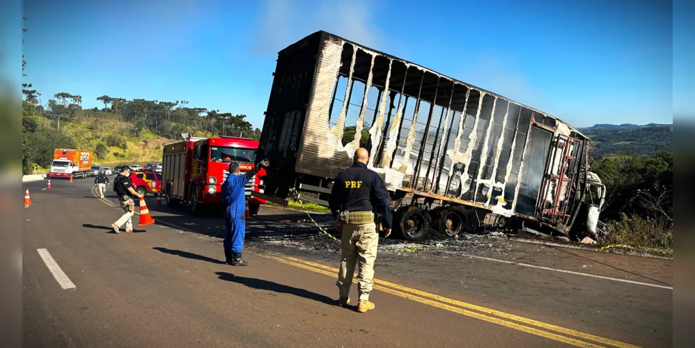 Rodovia ficou interditada com o acidente de trânsito