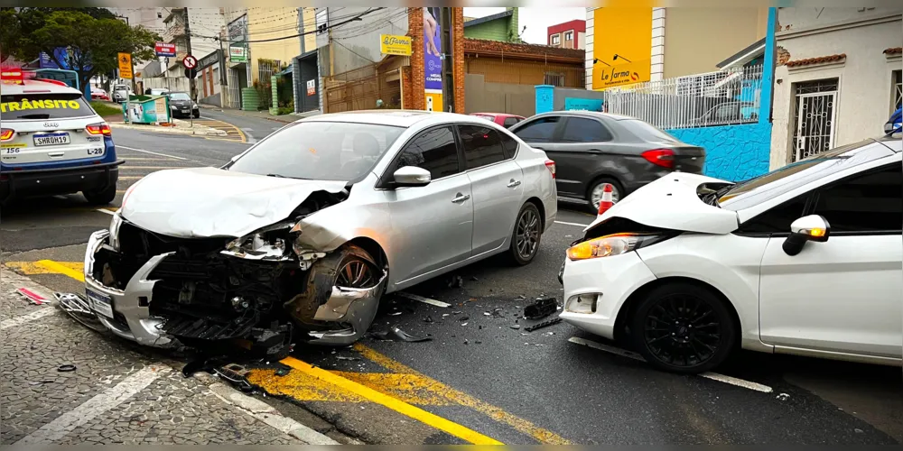 Colisão frontal aconteceu nas proximidades do Ambulatório da UEPG