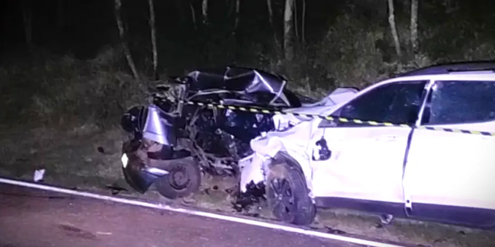 Colisão frontal aconteceu entre um Fiat Palio e um Fiat Toro