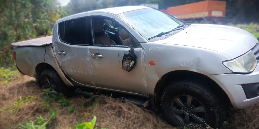Veículo Mitsubishi L200 tem placas de Piraí do Sul