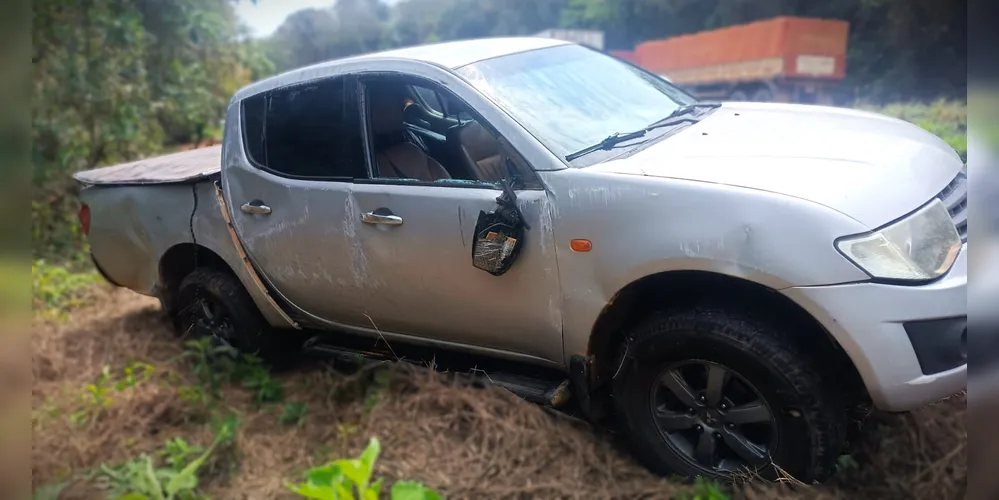 Veículo Mitsubishi L200 tem placas de Piraí do Sul