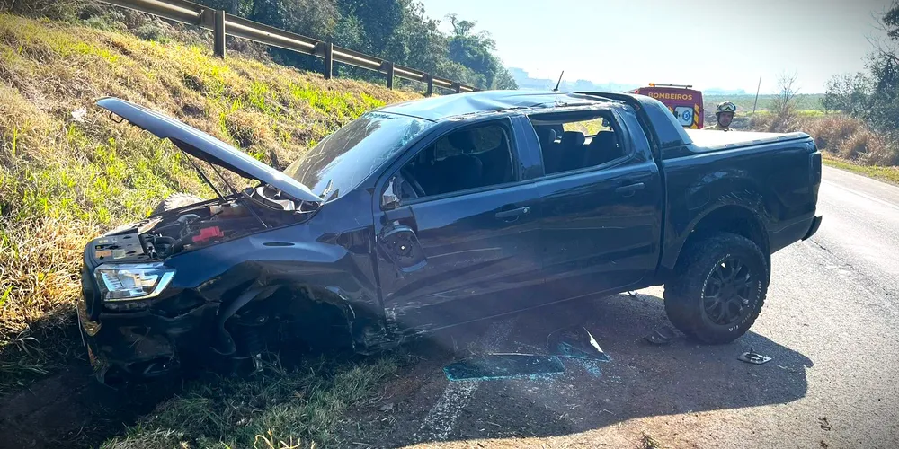 Veículo Ford Ranger tem placas de Carambeí