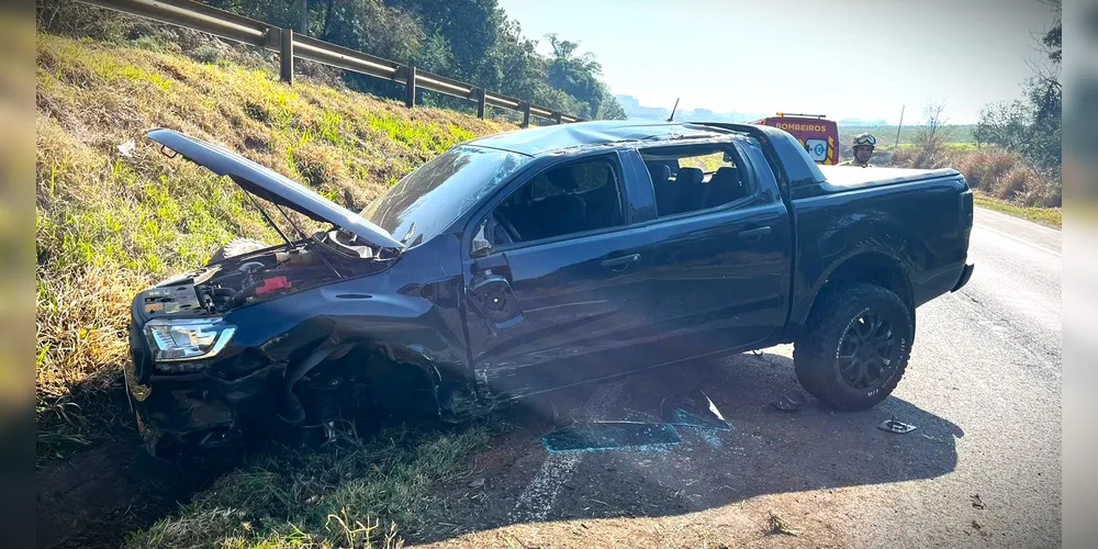 Veículo Ford Ranger tem placas de Carambeí