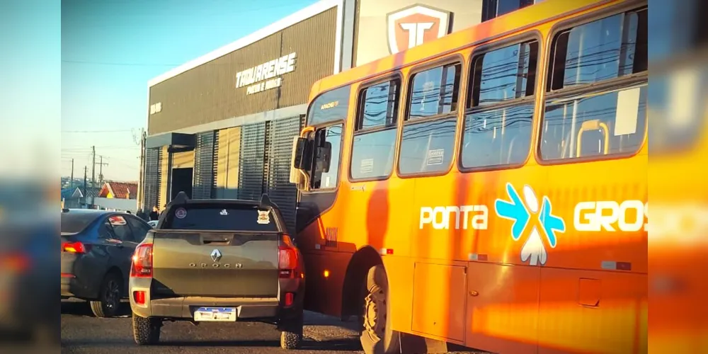 Colisão aconteceu na tarde desta segunda-feira (22)