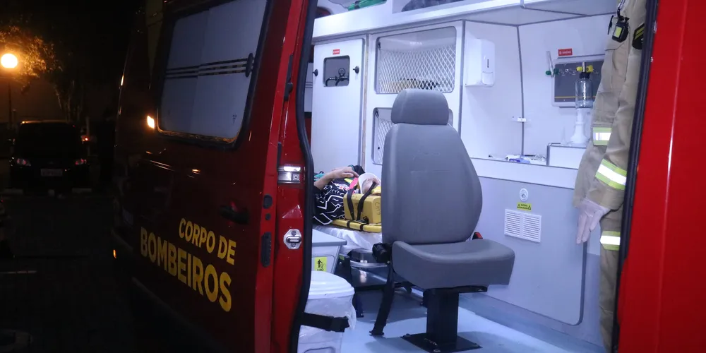 Agressão aconteceu na madrugada desta terça-feira (30), em Ponta Grossa; vítima foi socorrida pelo Siate