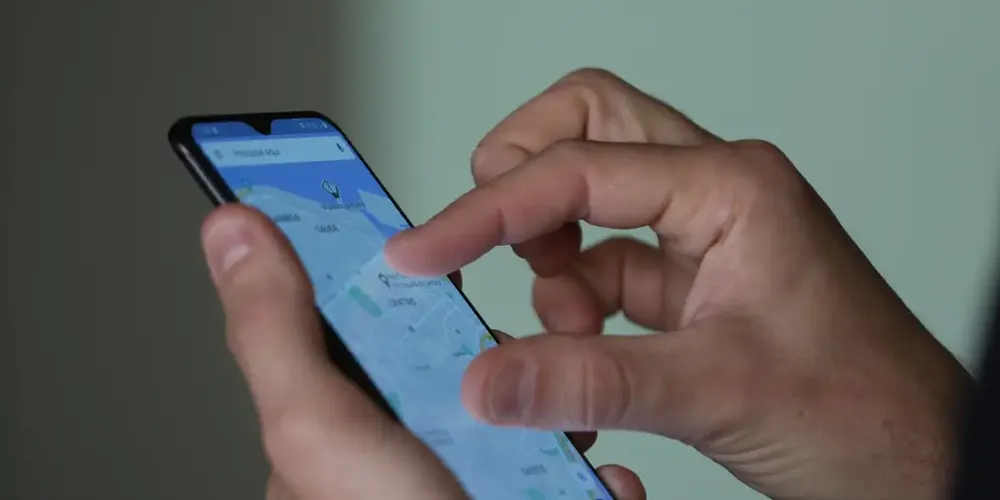 Aplicativo está disponível nas lojas Google Play e Apple Store