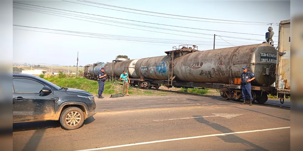 Acidente aconteceu na tarde desta segunda-feira (23)