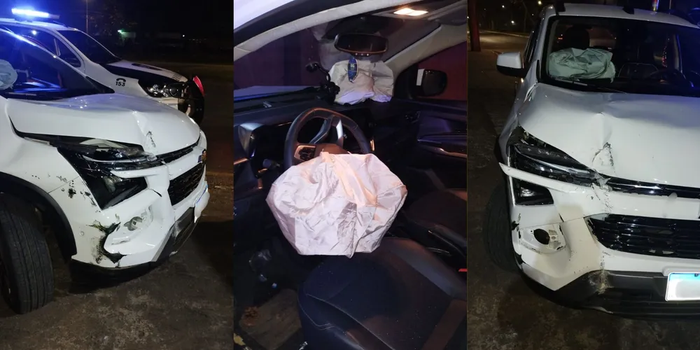 Carro atingiu poste de sinalização na rua Afonso Celso