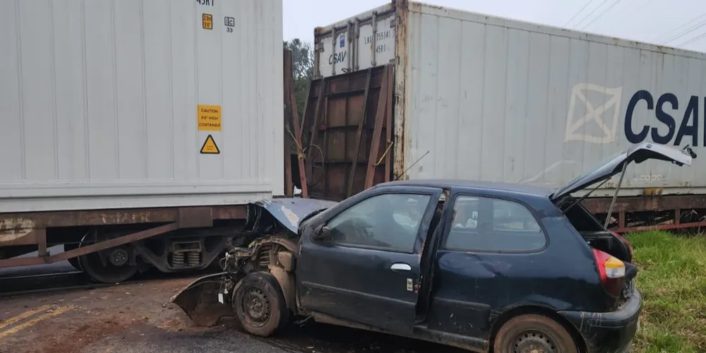 Veículo envolvido foi levado para o pátio da PRE em Ponta Grossa