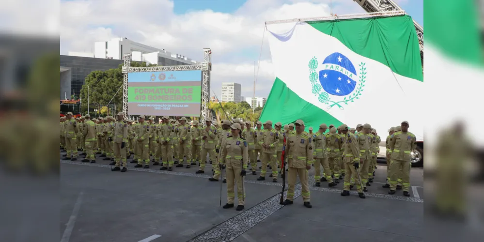 Governador Carlos Massa Ratinho Jr participa da formatura de 419 bombeiros militares