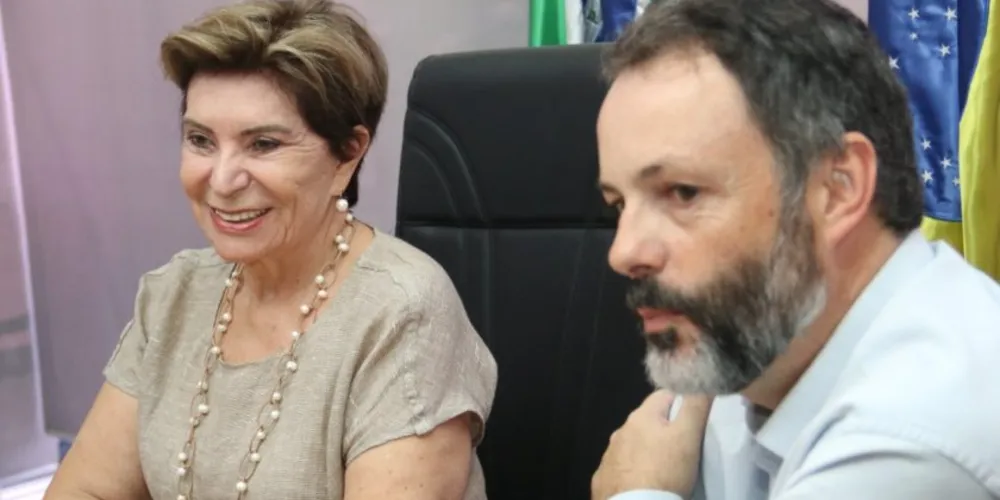 Prefeita Elizabeth e secretário de Indústria, Paulo Pinto, revelam procedimentos da Administração em relação ao aeroporto