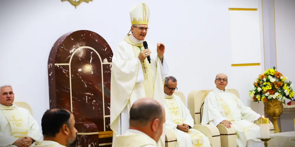 Dom Bruno Elizeu Versari (ao centro) será o novo bispo de Ponta Grossa