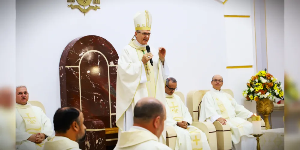 Dom Bruno Elizeu Versari (ao centro) será o novo bispo de Ponta Grossa